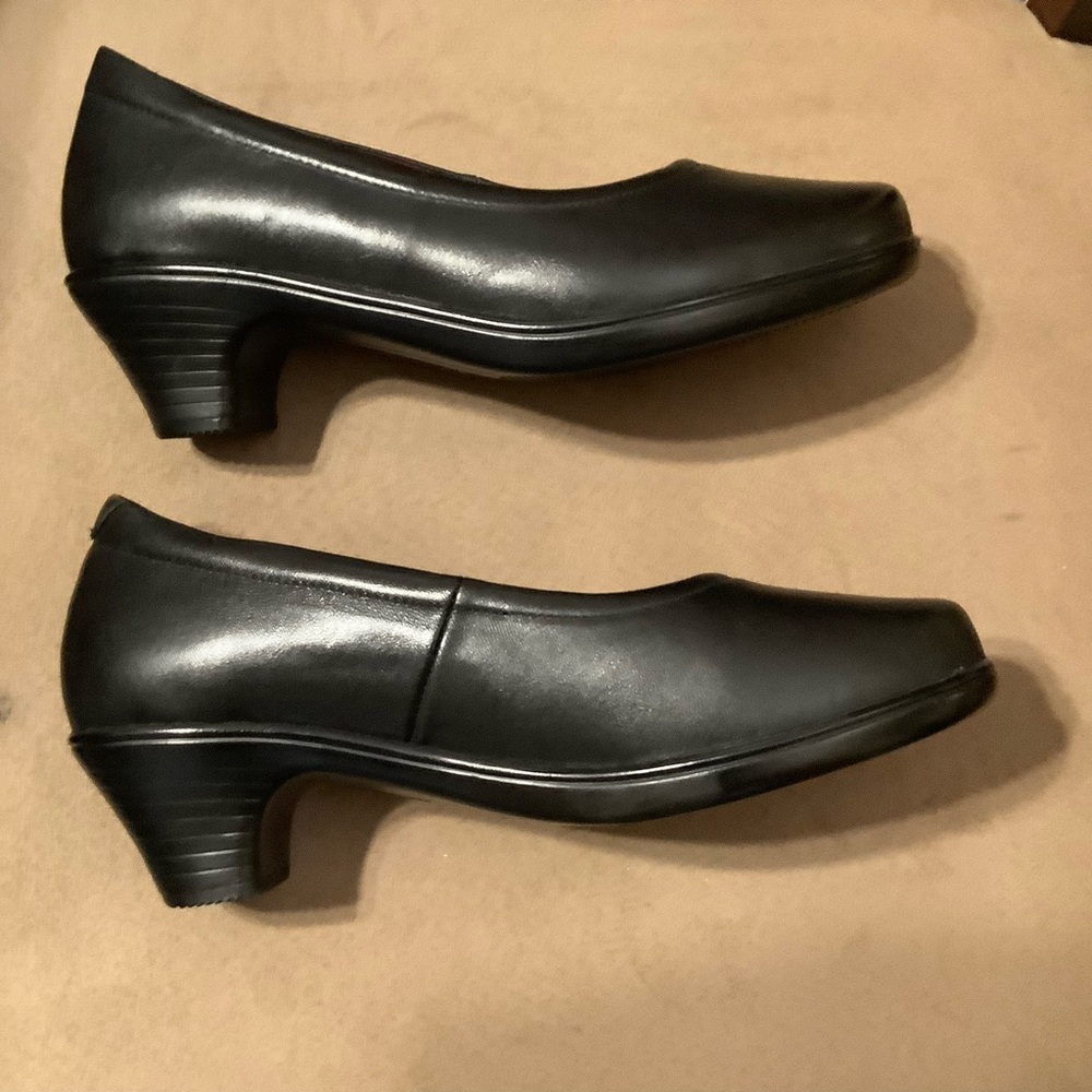 Bioheels with Ortho-Cushion Pumps 117 Med 9B Tried on but never worn